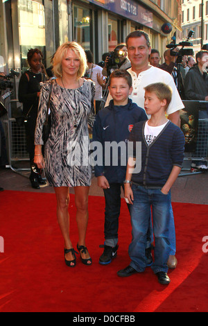 Gillian Taylforth and family The UK premiere of 'Legend of the Guardians: The Owls of Ga'hoole' held at the Odeon West End Stock Photo