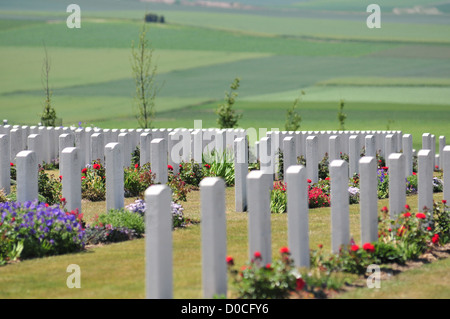 CEMETERY PRECEDING THE AUSTRALIAN NATIONAL MEMORIAL INAUGURATED IN 1938 VILLIERS-BRETONNEUX SOMME (80) FRANCE Stock Photo