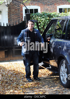 Kenny Goss arrives at George Michael's home after he is released from prison. George Michael has regained his freedom after he Stock Photo