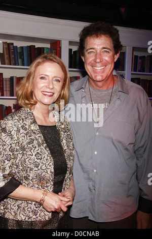 Eve Plumb and Barry Williams (Jan & Greg from The Brady Bunch) Opening night of the Off-Broadway production of 'Eve Plumb in Stock Photo