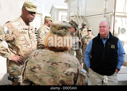 From left, Gen. Lloyd J. Austin III, vice chief of staff for the Army, and the Honorable Dr. Joseph Westphal, undersecretary of Stock Photo