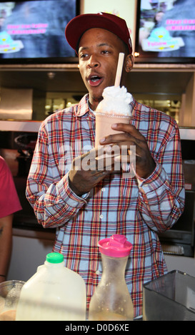 Rapper YG Rapper YG creates his own shake at Millions Of Milkshakes in Culver City Los Angeles, California, USA - 19.10.10 Stock Photo