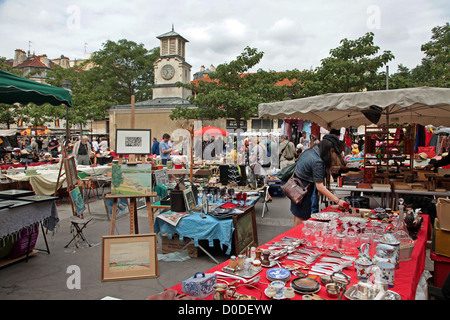SECOND-HAND GOODS ALIGRE MARKET ONE OF THE MOST ANIMATED IN THE CITY 12TH ARRONDISSEMENT PARIS (75) FRANCE Stock Photo