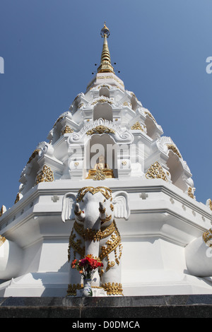 White stupa in the Wat Klang Wiang, a Buddhist temple in Chiang Rai, Thailand, Asia Stock Photo
