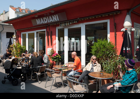 Österreich, Wien II, Karmelitermarkt, Restaurant Madiani serviert Spezialitäten aus Georgien. Stock Photo