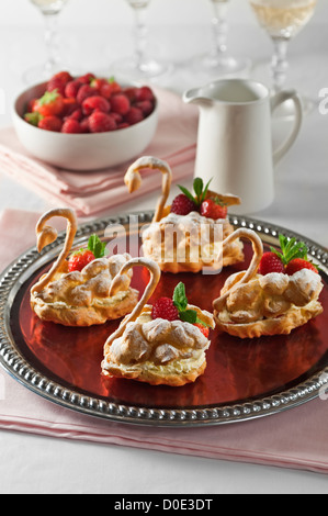 Choux pastry swans Cygnes en pâte à choux Stock Photo