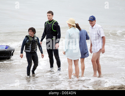 Justin Timberlake, Mila Kunis, Jenna Elfman and Richard Jenkins with a stuntman filming 'Friends with Benefits' on location at Stock Photo