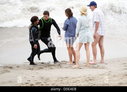 Justin Timberlake, Mila Kunis, Jenna Elfman and Richard Jenkins with a stuntman filming 'Friends with Benefits' on location at Stock Photo