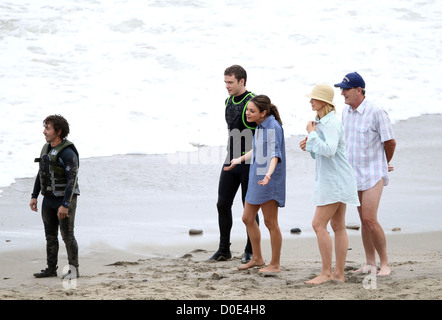 Justin Timberlake, Mila Kunis, Jenna Elfman and Richard Jenkins with a stuntman filming 'Friends with Benefits' on location at Stock Photo