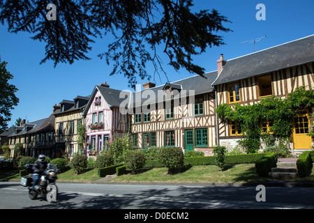 VILLAGE LABELLED MOST BEAUTIFUL VILLAGE IN FRANCE LE BEC-HELLOUIN EURE (27) FRANCE Stock Photo
