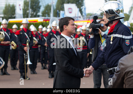 MANUEL VALLS MINISTER OF THE INTERIOR AT THE 19TH NATIONAL CONGRESS OF FRENCH FIREFIGHTERS AMIENS SOMME (80) FRANCE Stock Photo
