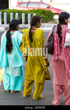 Indian Women crossing the Street of Mumbai, India Stock Photo