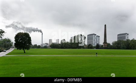 C&C Group plc's Wellpark Brewery - better known as Tennent's Caledonian (1885) & Cleopatra's Needle -  from Glasgow Green Stock Photo