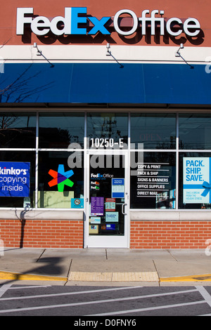 Fedex Store Rrr A FedEx Office retail location Stock Photo - Alamy