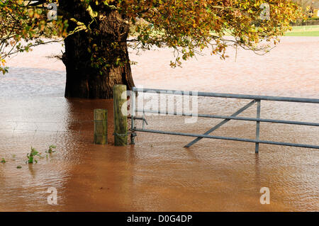 Oxton, Nottinghamshire, UK. 25th October, 2012. Flooded farmland near the village of Oxton in the county of Nottinghamshire after heavy rain overnight. Stock Photo