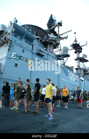 Members of the 24th Marine Amphibious Unit (MAU) prepare to be lifted ...