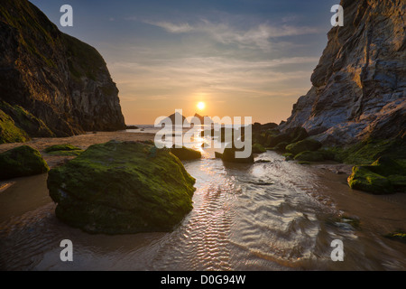 The view out to Gull rocks from Holywell Bay or Porth Joke at sunset. Holywell Bay near Newquay, North Cornwall, UK Stock Photo