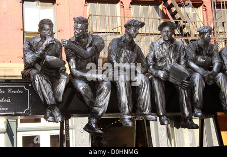 A 2001 sculpture of 'The 1932 Rockefeller Center Iron Workers at Lunch Time' by world-known master artisan Sergio Funari, Stock Photo