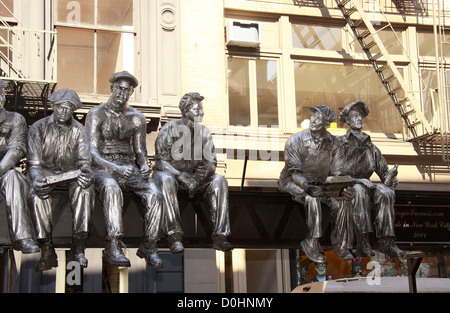 A 2001 sculpture of 'The 1932 Rockefeller Center Iron Workers at Lunch Time' by world-known master artisan Sergio Funari, Stock Photo