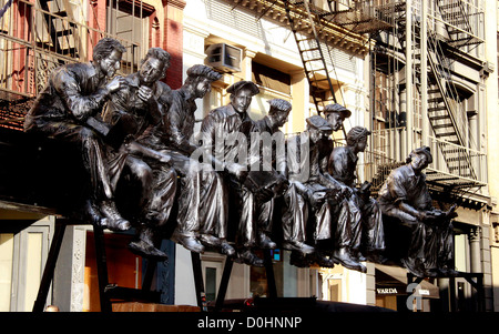 A 2001 sculpture of 'The 1932 Rockefeller Center Iron Workers Lunch Time' by world-known master artisan Sergio Funari, spotted Stock Photo