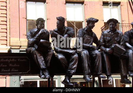 A 2001 sculpture of 'The 1932 Rockefeller Center Iron Workers at Lunch Time' by world-known master artisan Sergio Funari, Stock Photo