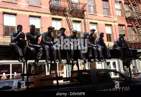 A 2001 sculpture of 'The 1932 Rockefeller Center Iron Workers at Lunch Time' by world-known master artisan Sergio Funari, Stock Photo