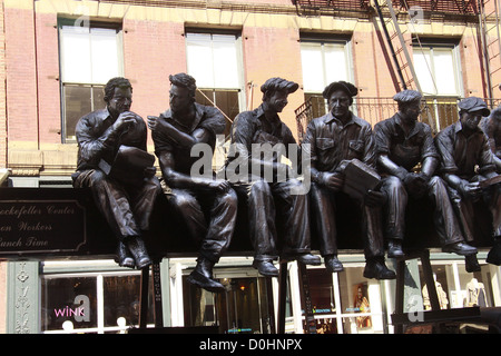 A 2001 sculpture of 'The 1932 Rockefeller Center Iron Workers at Lunch Time' by world-known master artisan Sergio Funari, Stock Photo