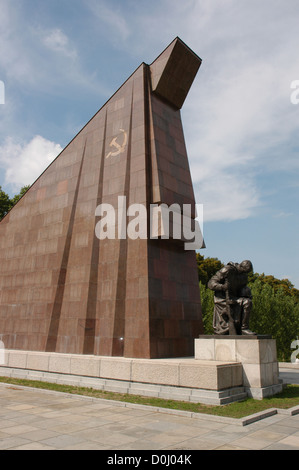 Germany. Berlin. The Soviet Cenotaph in Treptower Park (1949). Central portal. By Russian architect Yakov Belopolsky. Stock Photo