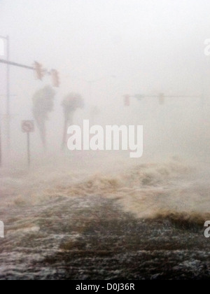 Hurricane Katrina Makes Landfall Stock Photo - Alamy