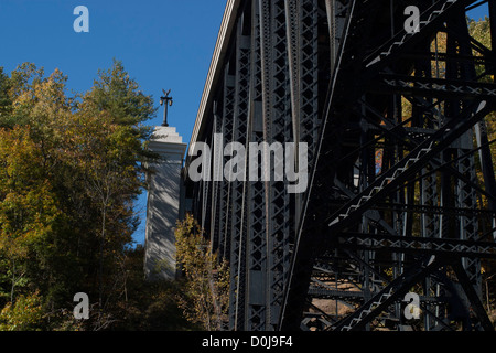 French King Bridge, a large steel-frame arch bridge built in 1931/32,  spans the Connecticut River in Northfield Massachusetts . Stock Photo