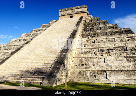Chichen Itza feathered serpent pyramid, Mexico Stock Photo