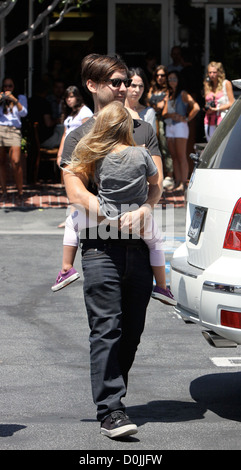 Tobey Maguire and his daughter Ruby Sweetheart Maguire, returning to their car after shopping at Fred Segal in West Hollywood Stock Photo