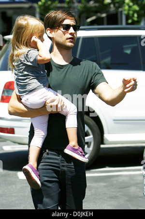 Tobey Maguire and his daughter Ruby Sweetheart Maguire, returning to their car after shopping at Fred Segal in West Hollywood Stock Photo