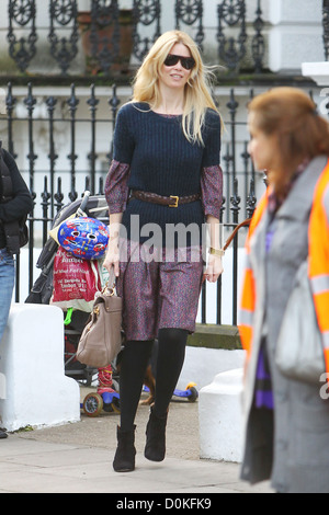 Claudia Schiffer makes her way home after taking her children to school London, England - 07.10.10 Stock Photo