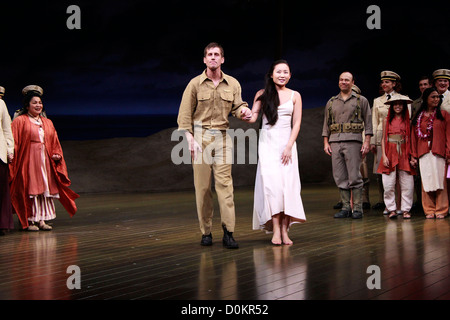 Loretta Ables Sayre, Andrew Samonsky, Li Jun Li, Danny Burstein and cast Closing night of the Lincoln Center Theater production Stock Photo