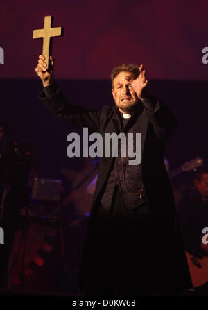 JASON DONOVAN THE WAR OF THE WORLDS - THE NEW GENERATION. THE MUSICAL BY JEFF WAYNE AT REHEARSAL LONDON ENGLAND UK 27 November Stock Photo