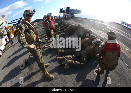 USS IWO JIMA, Mediterranean Sea (Nov. 25, 2012) - Marines with Bravo Company, Battalion Landing Team 1st Battalion, 2nd Marine R Stock Photo