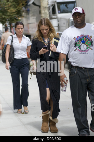 Blake Lively on the set of 'Gossip Girl', filming on location in Manhattan New York City, USA - 03.09.10 Stock Photo