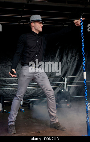 Olly Murs performing at Kempton Park Racecourse. Surrey, England - 04.09.10 Stock Photo