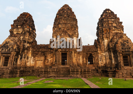 Wat Phra Prang Sam Yot temple in Lopburi, Thailand Stock Photo