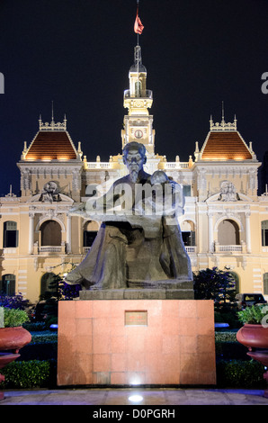 Ho Chi Minh statue in front of city hall. Ho Chi Minh City Hall was built in the early 20th Century by the French colonial government as Saigon's city hall. It's also known as Ho Chi Minh City People's Committee Head office, in French as Hôtel de Ville de Saigon, and in Vietnamese as Trụ sở Ủy ban Nhân dân Thành phố Hồ Chí Minh. Stock Photo