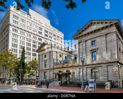 The Pioneer Courthouse, Pioneer Courthouse Square in downtown Portland, Oregon, USA Stock Photo