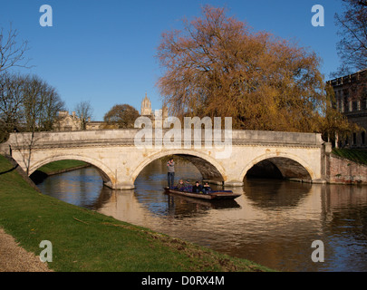 Punting along the backs, River Cam, Cambridge, UK, November 2012 Stock Photo