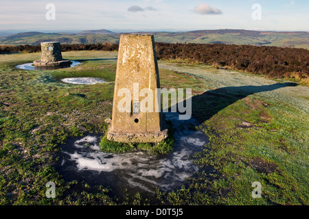 The trig point and toposcope at Pole Bank on the summit of the Long Mynd, Shropshire, UK, on cold Autumn morning Stock Photo
