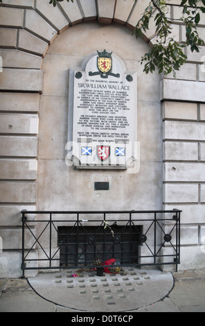 Memorial plaque to William Wallace on the wall of St Bart's hospital in the City of London, UK. Stock Photo