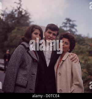 Nancy Sinatra With Frank Sinatra Jr. And Tina Sinatra Circa 1980's ...