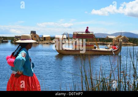 Peruvian Reed Boat Traditional Tortora reed boat on Lake Titicaca, Peru Stock Photo - Alamy
