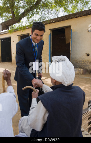 Financial advisor shaking hands with a farmer, Hasanpur, Haryana, India Stock Photo