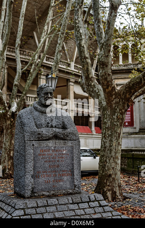 Monument to Ernest Hemingway in the city of Pamplona, Navarra, España, Europe Stock Photo