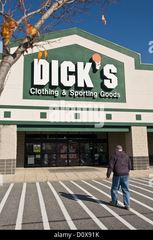 Dick's Clothing and Sporting Goods Store, at a mall in Maryland, USA Stock Photo